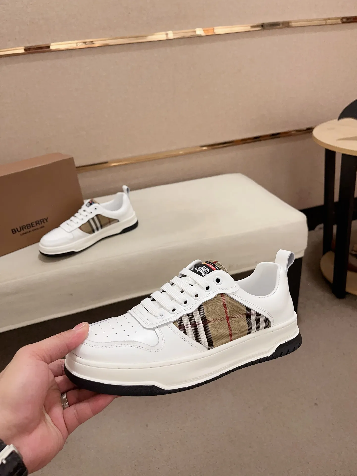 Men's shoes💰: 400💰🇮🇹🇮🇹The counters are synchronized with BURBERRY's top purchasing agents🔍🔍Synchronized sales. Positive code number: 38-44. Italian imported cowhide with official website fabric. Fully imported sheepskin lining, sole: original sole provided by the original factory, exclusive movable molded sole, super comfortable, original factory follow-up goods, 🔍🔍high quality, you can enter and leave the counter at will, welcome to compare (can be customized 45)